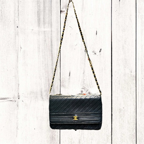 Vintage 1980’s Channel Diagonal Quilted Shoulder Bag with COA - Picture 2 of 16